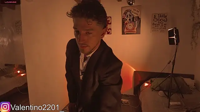 Snapshot of Valentino_Xander chatting on 07/05/26, 12:39 Valentino Xander online show from 07/05/26, 12:39