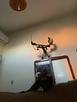 Snapshot of anubi0880 chatting on 12/08/24, 11:24 anubi0880 online show from 12/08/24, 11:24