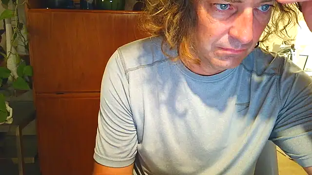 Snapshot of costanza7070 chatting on 09/23/25, 02:14 costanza7070 online show from 09/23/25, 02:14