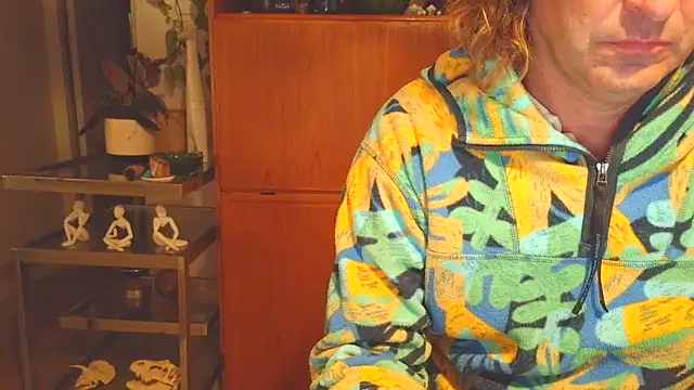 Snapshot of costanza7070 chatting on 10/29/25, 05:42 costanza7070 online show from 10/29/25, 05:42