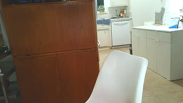 Snapshot of costanza7070 chatting on 11/04/25, 04:22 costanza7070 online show from 11/04/25, 04:22