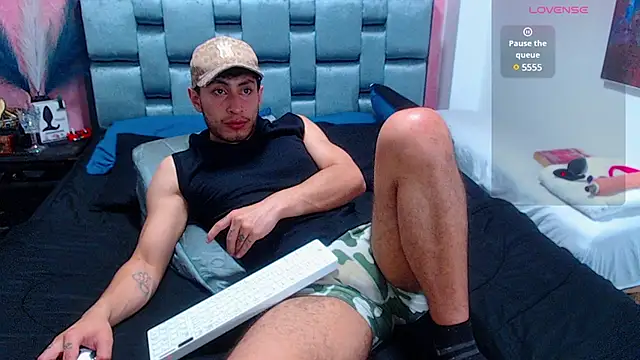 Piggy Eddy online show from 12/10/24, 02:48