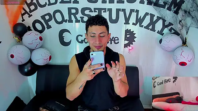 Piggy Eddy online show from 10/26/25, 05:35