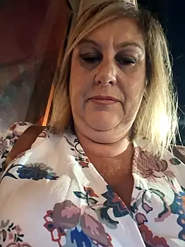 Snapshot of Mara-24 chatting on 09/20/25, 08:21 Mara-24 online show from 09/20/25, 08:21