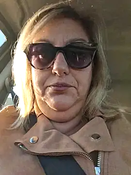 Snapshot of Mara-24 chatting on 10/11/25, 06:12 Mara-24 online show from 10/11/25, 06:12