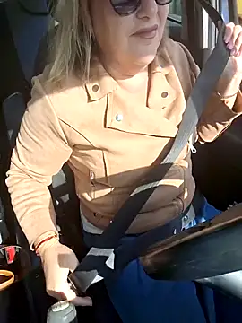 Snapshot of Mara-24 chatting on 10/19/25, 09:21 Mara-24 online show from 10/19/25, 09:21