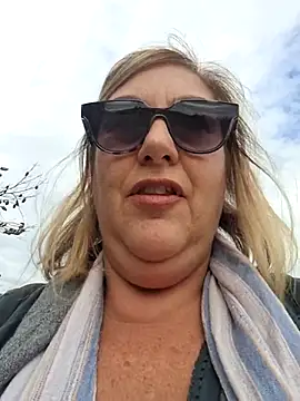 Snapshot of Mara-24 chatting on 10/22/25, 08:47 Mara-24 online show from 10/22/25, 08:47