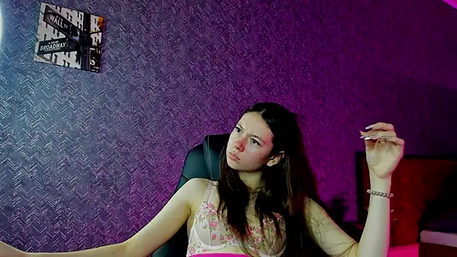 Snapshot of Nicole_Charm chatting on 12/07/24, 11:51 Nicole Charm online show from 12/07/24, 11:51