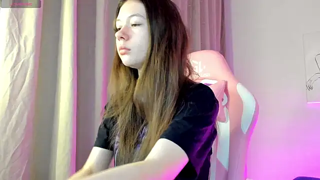 Snapshot of Nicole_Charm chatting on 01/07/25, 12:55 Nicole Charm online show from 01/07/25, 12:55