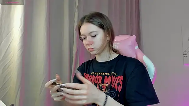 Snapshot of Nicole_Charm chatting on 02/17/25, 08:58 Nicole Charm online show from 02/17/25, 08:58