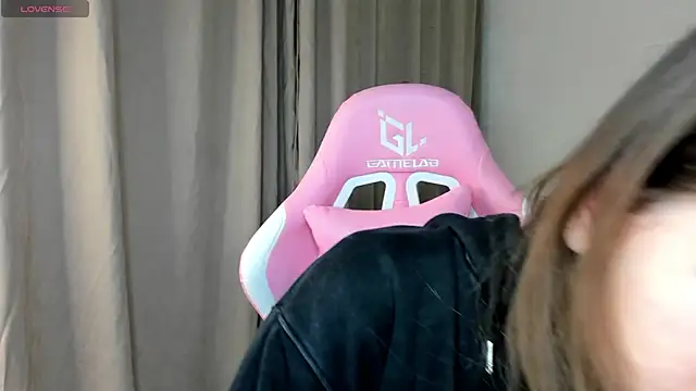 Snapshot of Nicole_Charm chatting on 02/25/25, 08:19 Nicole Charm online show from 02/25/25, 08:19