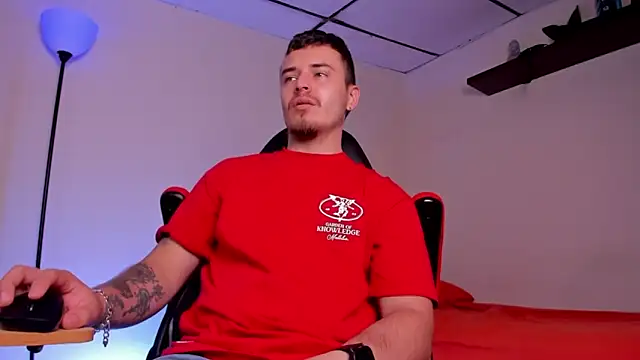 Snapshot of james_connor2 chatting on 10/13/25, 07:14 james connor2 online show from 10/13/25, 07:14