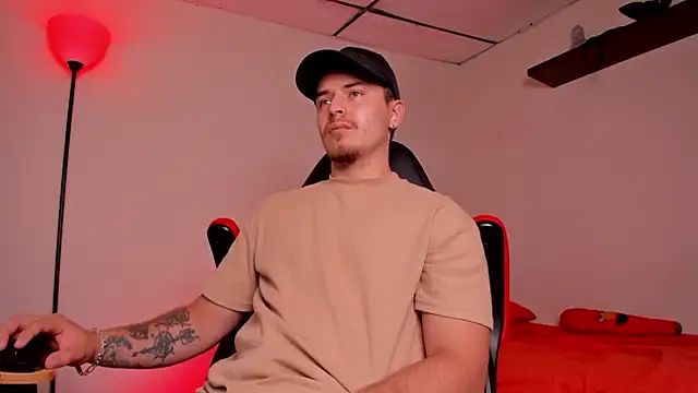 Snapshot of james_connor2 chatting on 10/18/25, 07:03 james connor2 online show from 10/18/25, 07:03