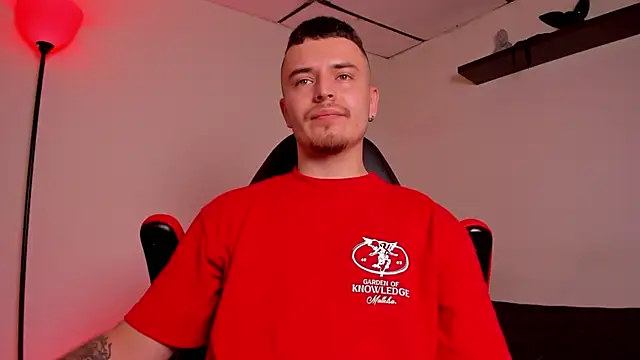 Snapshot of james_connor2 chatting on 10/23/25, 08:18 james connor2 online show from 10/23/25, 08:18