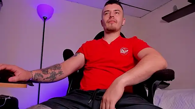 Snapshot of james_connor2 chatting on 11/14/25, 07:45 james connor2 online show from 11/14/25, 07:45