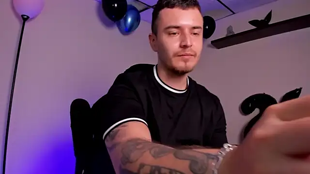 Snapshot of james_connor2 chatting on 11/24/25, 07:02 james connor2 online show from 11/24/25, 07:02