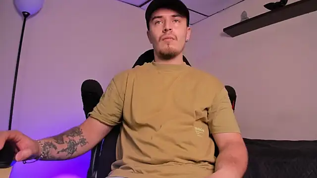 Snapshot of james_connor2 chatting on 11/29/25, 08:01 james connor2 online show from 11/29/25, 08:01