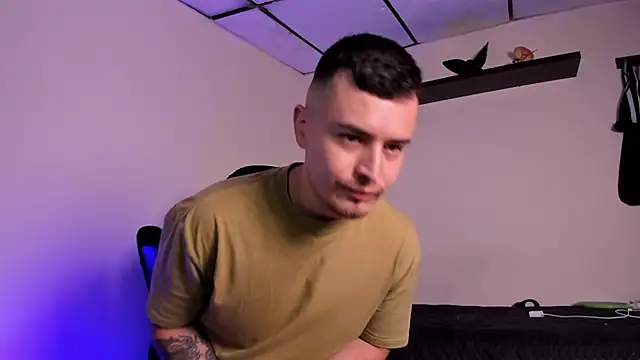 Snapshot of james_connor2 chatting on 12/17/25, 07:31 james connor2 online show from 12/17/25, 07:31