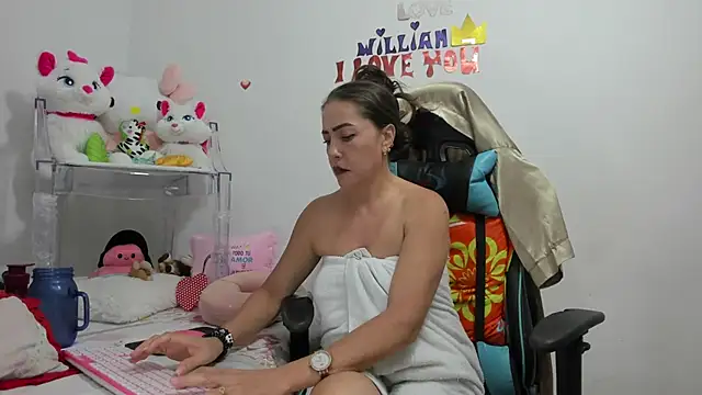 Snapshot of GatitaSexy_Hotwet4u chatting on 12/05/24, 11:18 GatitaSexy Hotwet4u online show from 12/05/24, 11:18