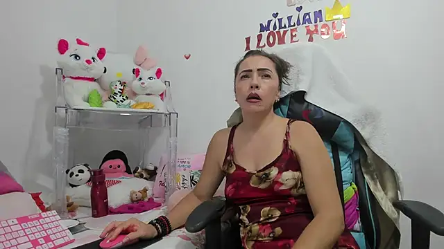 Snapshot of GatitaSexy_Hotwet4u chatting on 12/10/24, 11:30 GatitaSexy Hotwet4u online show from 12/10/24, 11:30