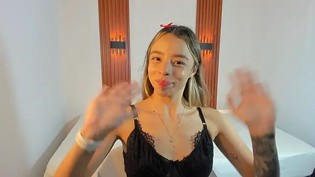 Snapshot of AliceRoss0 chatting on 11/29/25, 08:12 AliceRoss0 online show from 11/29/25, 08:12