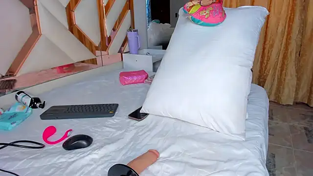 CintiaVega online show from 10/03/25, 12:24