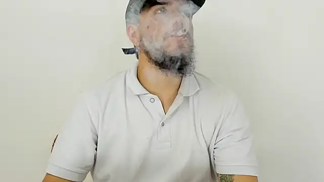 Snapshot of Beard_xox chatting on 01/08/26, 10:12 Beard xox online show from 01/08/26, 10:12