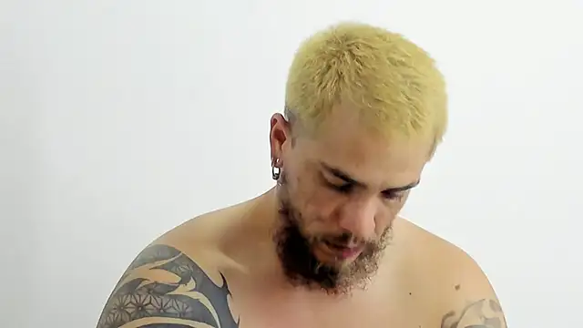 Snapshot of Beard_xox chatting on 06/04/26, 12:27 Beard xox online show from 06/04/26, 12:27