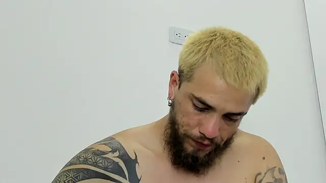 Snapshot of Beard_xox chatting on 06/11/26, 02:53 Beard xox online show from 06/11/26, 02:53