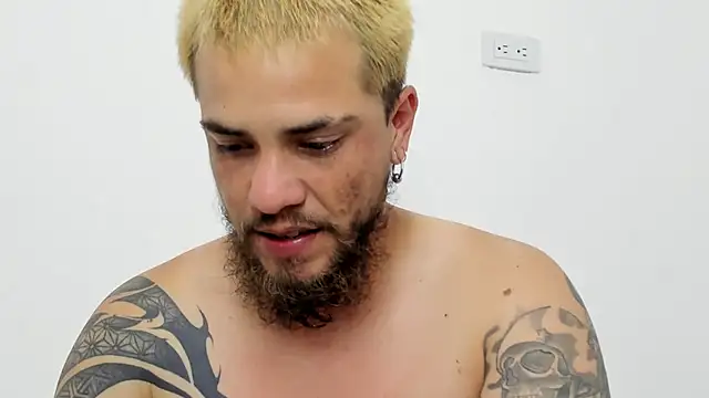 Snapshot of Beard_xox chatting on 06/13/26, 11:02 Beard xox online show from 06/13/26, 11:02