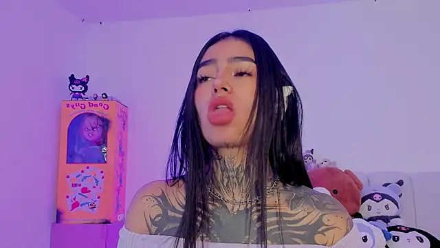 Snapshot of shadowcatt_ chatting on 10/06/25, 07:00 shadowcatt online show from 10/06/25, 07:00