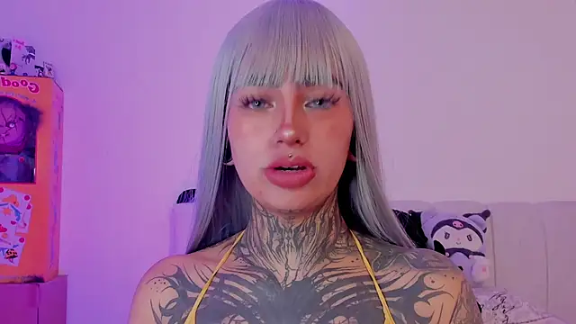 Snapshot of shadowcatt_ chatting on 11/17/25, 08:03 shadowcatt online show from 11/17/25, 08:03