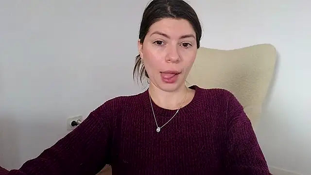 Jullyenn3 online show from 02/05/25, 01:11