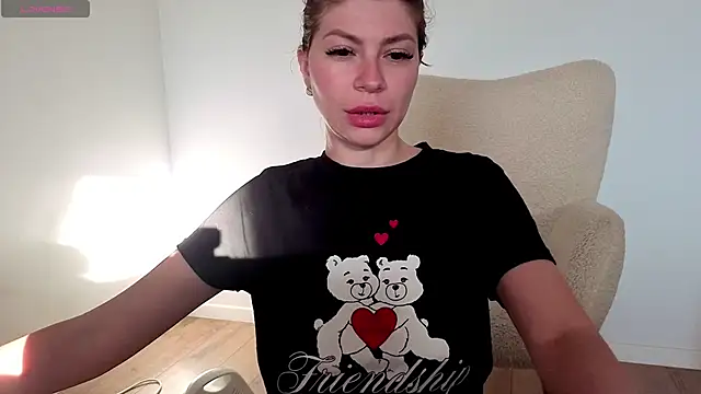 Jullyenn3 online show from 05/04/26, 05:20