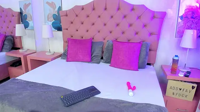 VictoriaBlakee online show from 02/11/25, 12:05