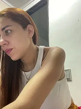 Snapshot of AnnbellaRosse chatting on 10/29/25, 01:02 AnnbellaRosse online show from 10/29/25, 01:02