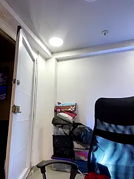 Snapshot of AnnbellaRosse chatting on 12/18/25, 04:57 AnnbellaRosse online show from 12/18/25, 04:57