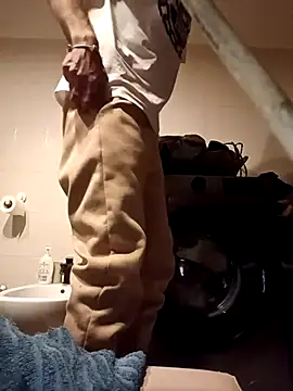 Snapshot of Fragolina73- chatting on 10/02/25, 08:05 Fragolina73- online show from 10/02/25, 08:05