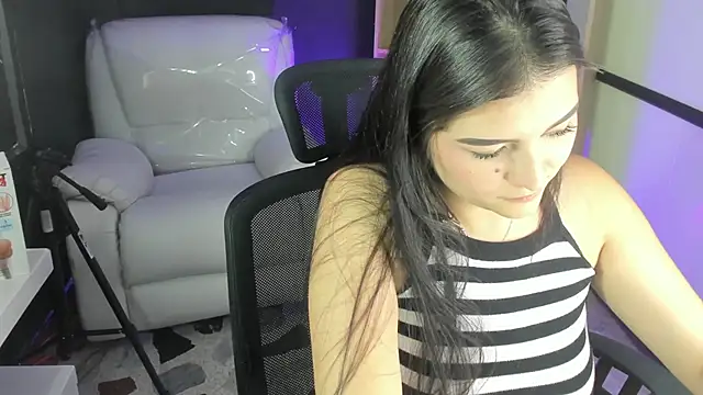 Snapshot of TifanyWhite_ chatting on 12/28/24, 09:08 TifanyWhite online show from 12/28/24, 09:08