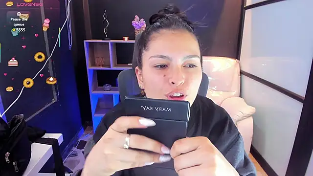 Snapshot of TifanyWhite_ chatting on 03/20/25, 08:40 TifanyWhite online show from 03/20/25, 08:40