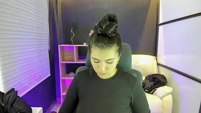 Snapshot of TifanyWhite_ chatting on 03/22/25, 08:26 TifanyWhite online show from 03/22/25, 08:26