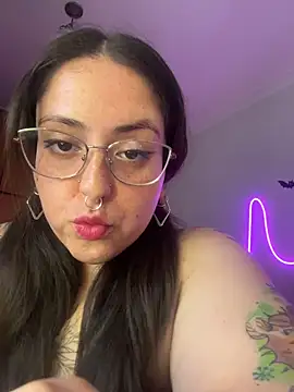 Snapshot of Mizztikaa chatting on 11/12/25, 05:57 Mizztikaa online show from 11/12/25, 05:57