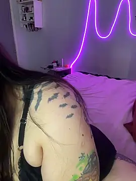 Snapshot of Mizztikaa chatting on 11/17/25, 06:57 Mizztikaa online show from 11/17/25, 06:57