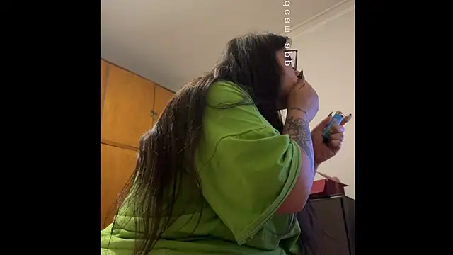 Snapshot of Mizztikaa chatting on 11/20/25, 06:51 Mizztikaa online show from 11/20/25, 06:51