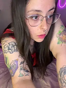 Snapshot of Mizztikaa chatting on 11/24/25, 10:31 Mizztikaa online show from 11/24/25, 10:31