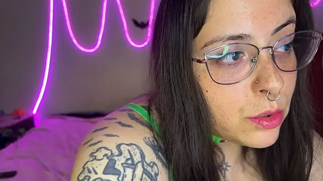 Snapshot of Mizztikaa chatting on 11/25/25, 09:26 Mizztikaa online show from 11/25/25, 09:26