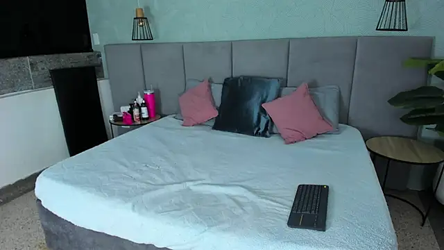 Snapshot of Annie-Wolf chatting on 11/10/25, 08:52 Annie-Wolf online show from 11/10/25, 08:52