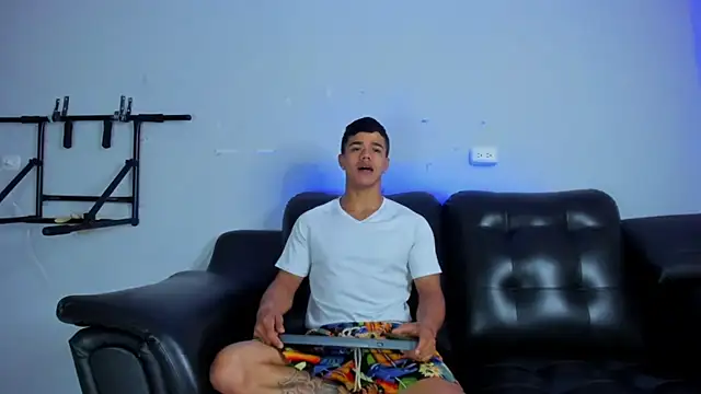 Rob saenz  online show from 01/22/25, 03:40