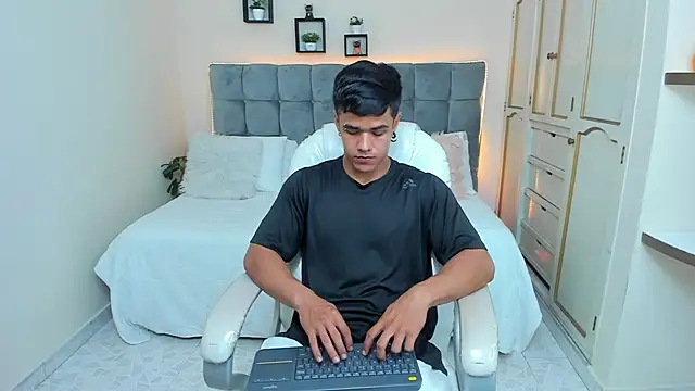 Rob saenz  online show from 02/25/25, 01:28