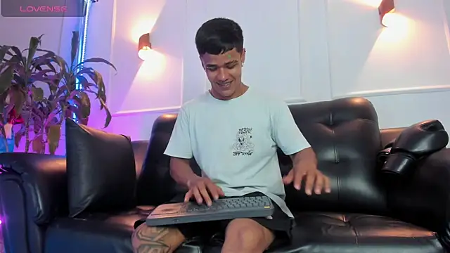 Rob saenz  online show from 10/29/25, 03:58